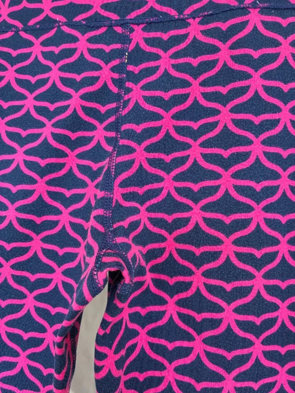 vineyard Vines Size M navy and pink stretch exercise pants
